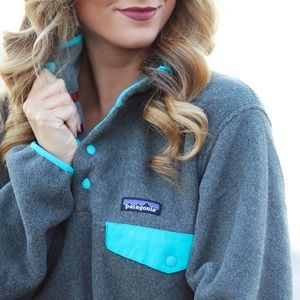Women’s Patagonia synchilla fleece. Gray/blue